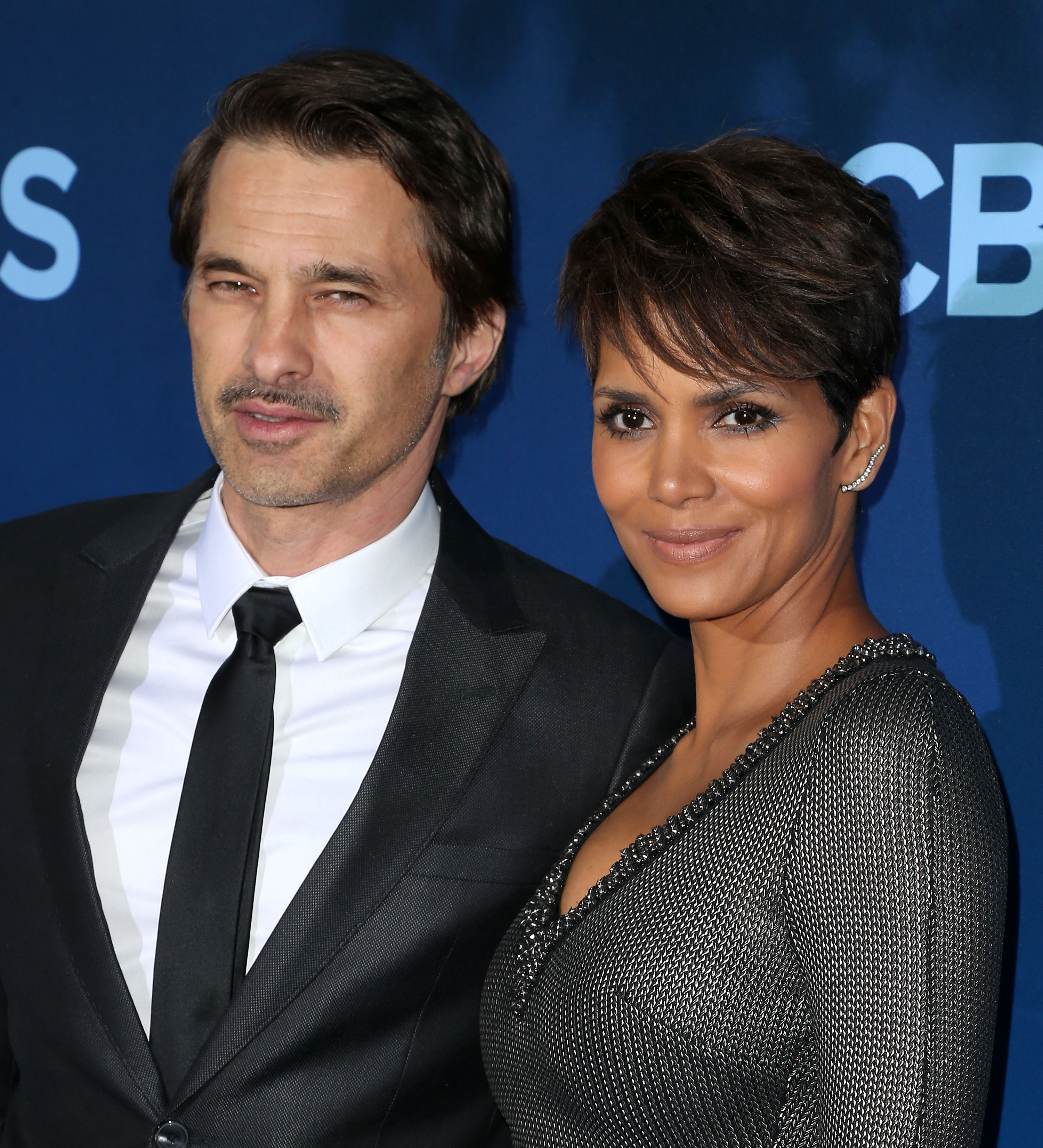 Halle Berry S Husband Olivier Martinez Accused Of Battery After Shoving Airport Employee Closer Weekly