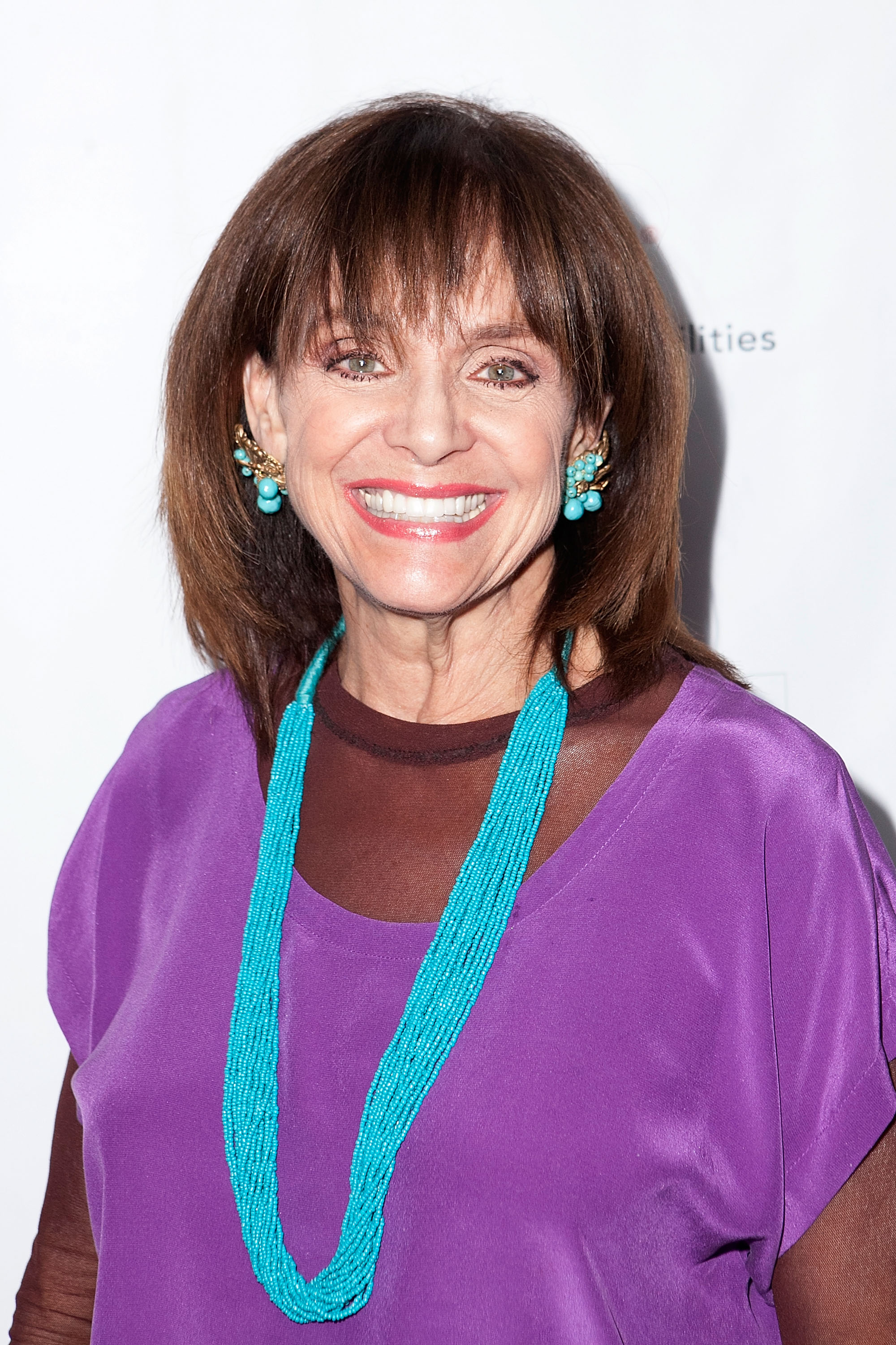 Valerie Harper Embraces Life While Battling Terminal Lung Cancer Closer Weekly Closer Weekly 5002