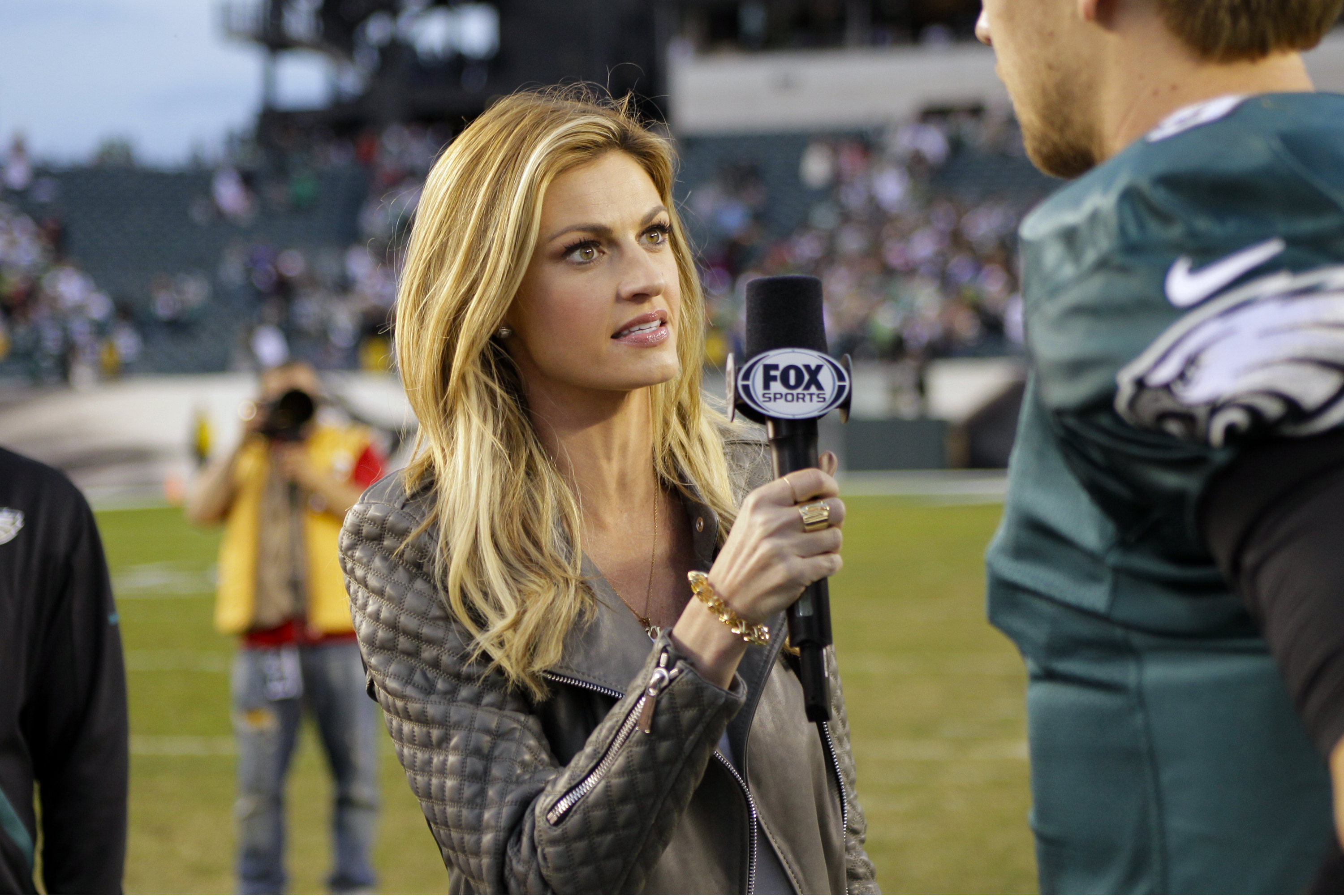 Erin Andrews Seeking 75 Million In Damages In Naked Video Lawsuit Closer Weekly Closer Weekly