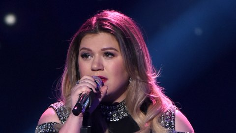 Kelly Clarkson Admits She Was 