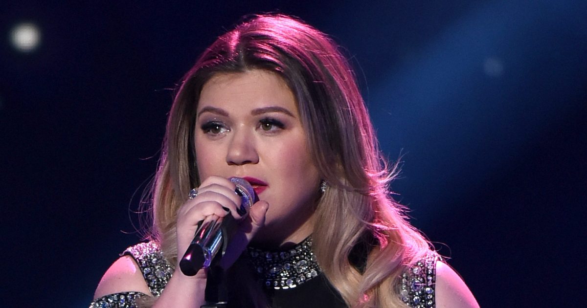 Kelly Clarkson Admits She Was Embarrassed By Her Emotional American Idol Performance 5359