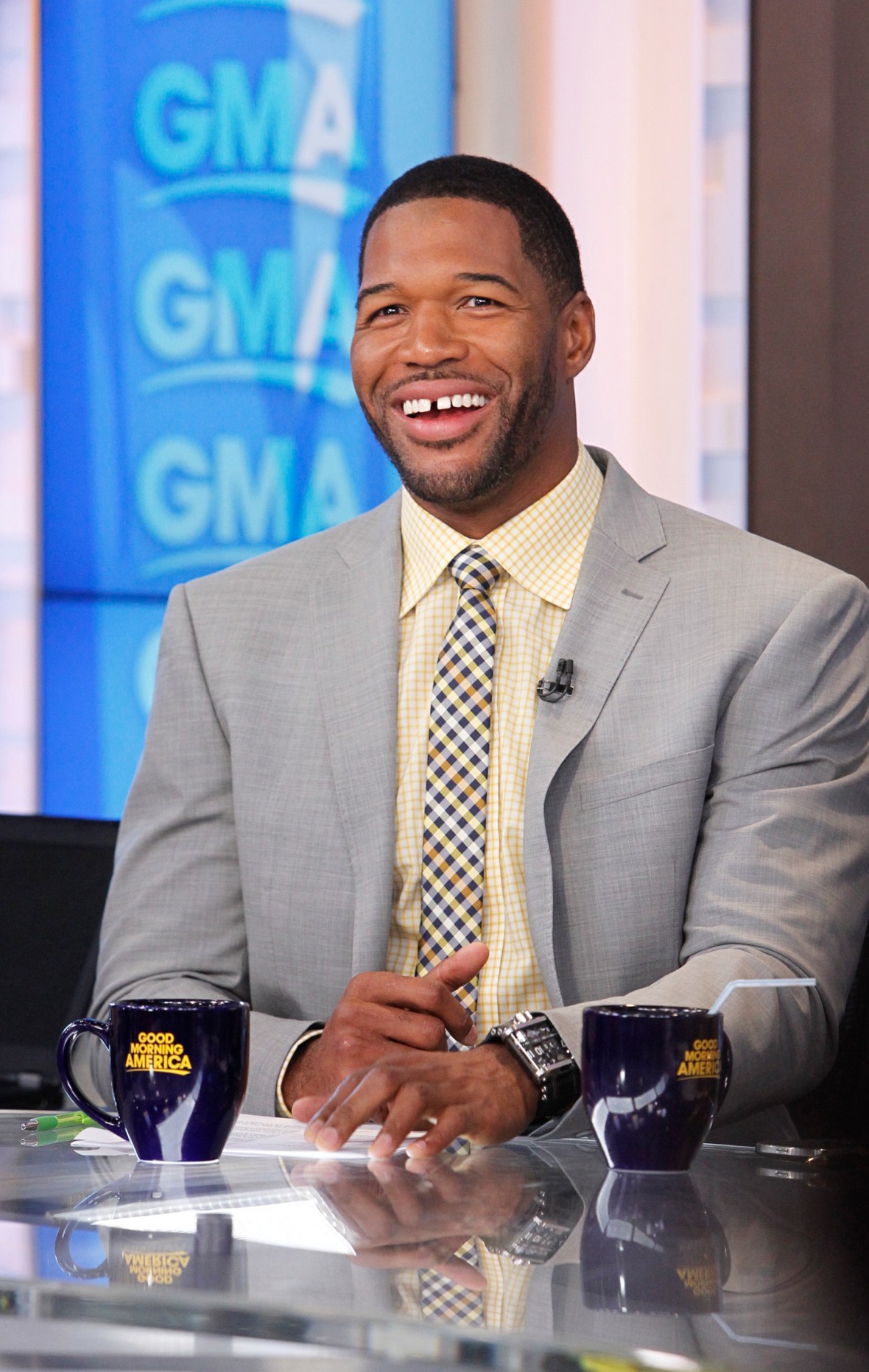 Michael Strahan Is Leaving Live With Kelly And Michael Closer Weekly 