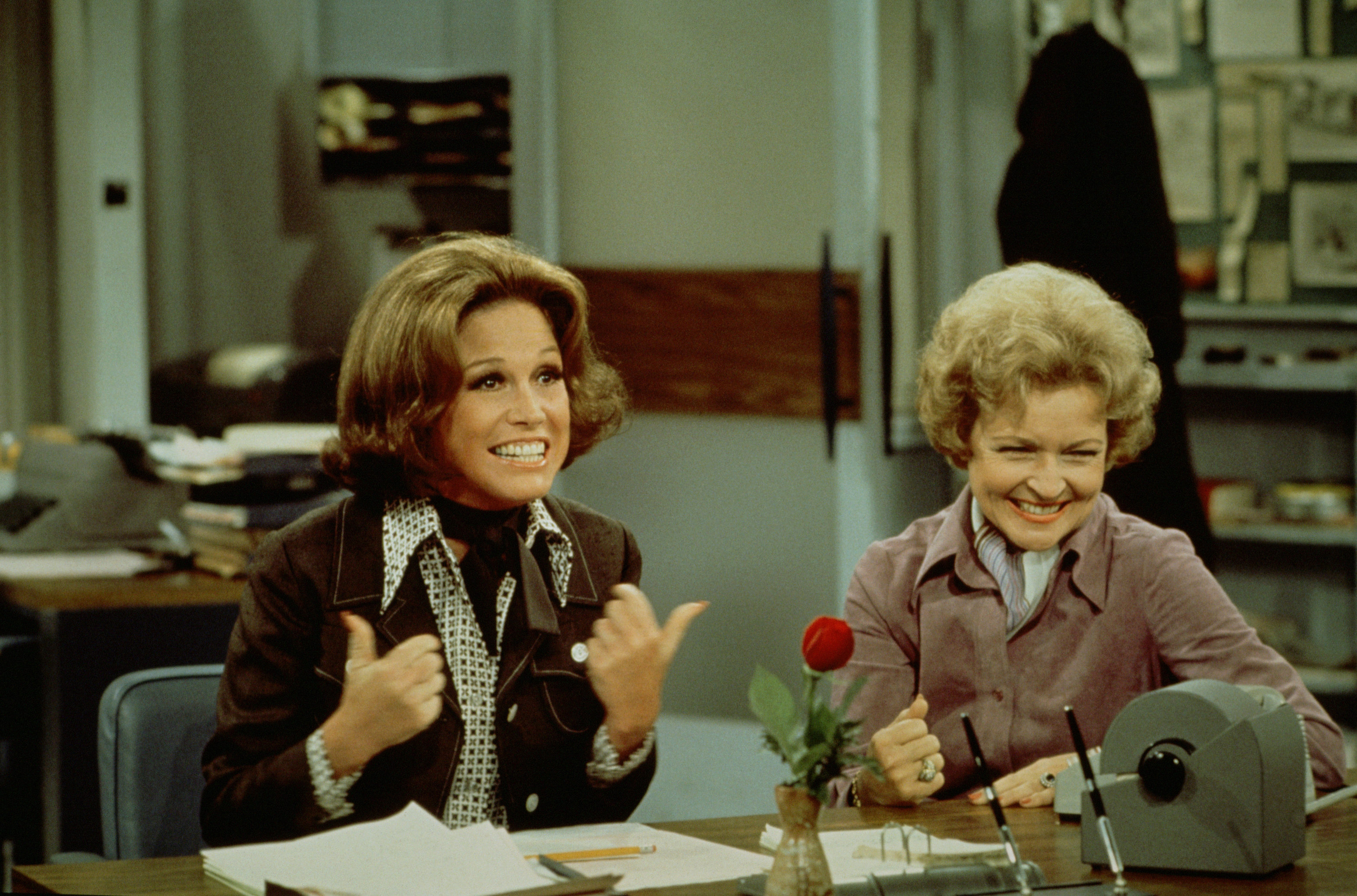 Mary Tyler Moore Show See The Best On Set Photos From The Memorable Series 6140