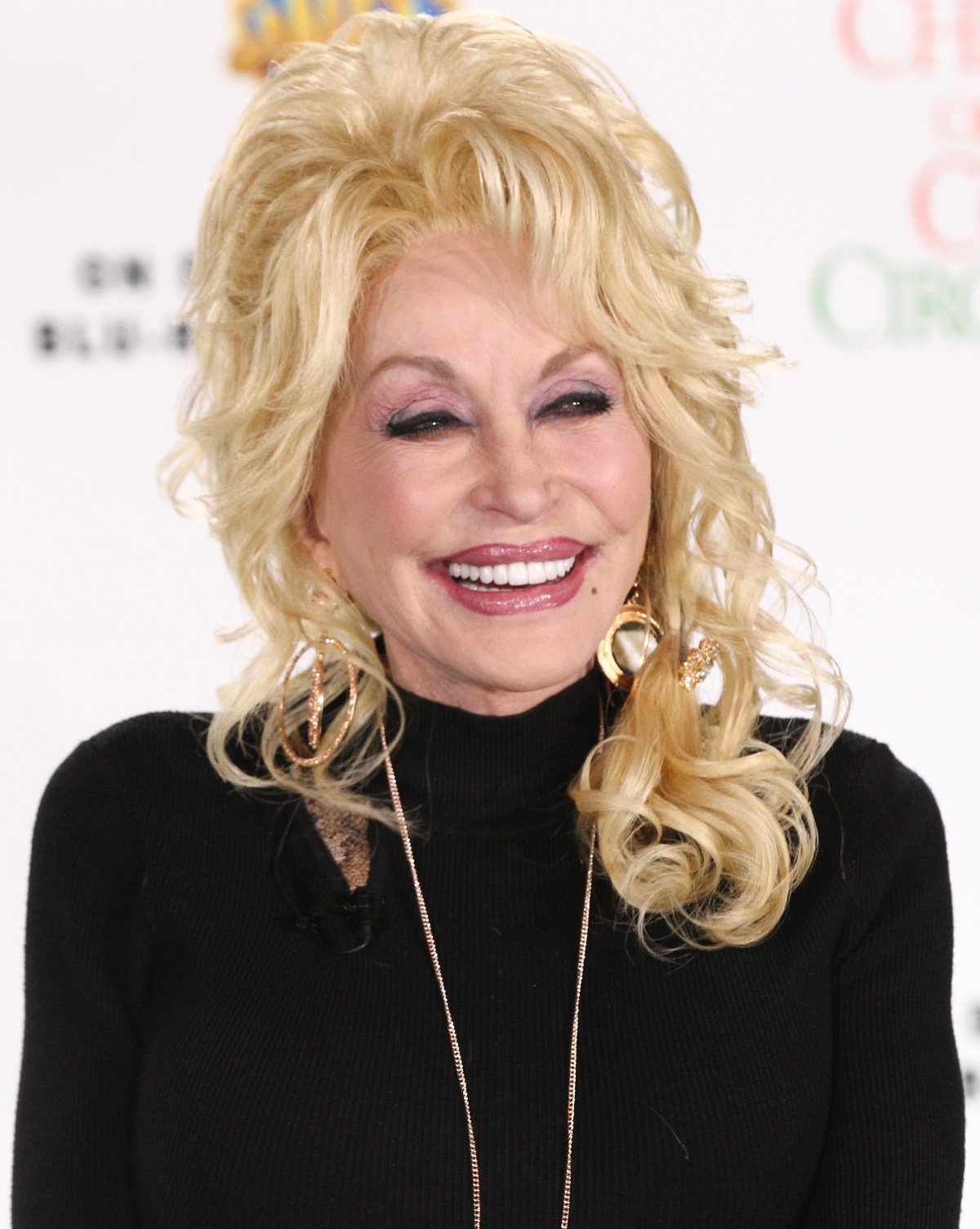 Dolly Parton Missed Golden Globes Due To Family Issues (Exclusive)