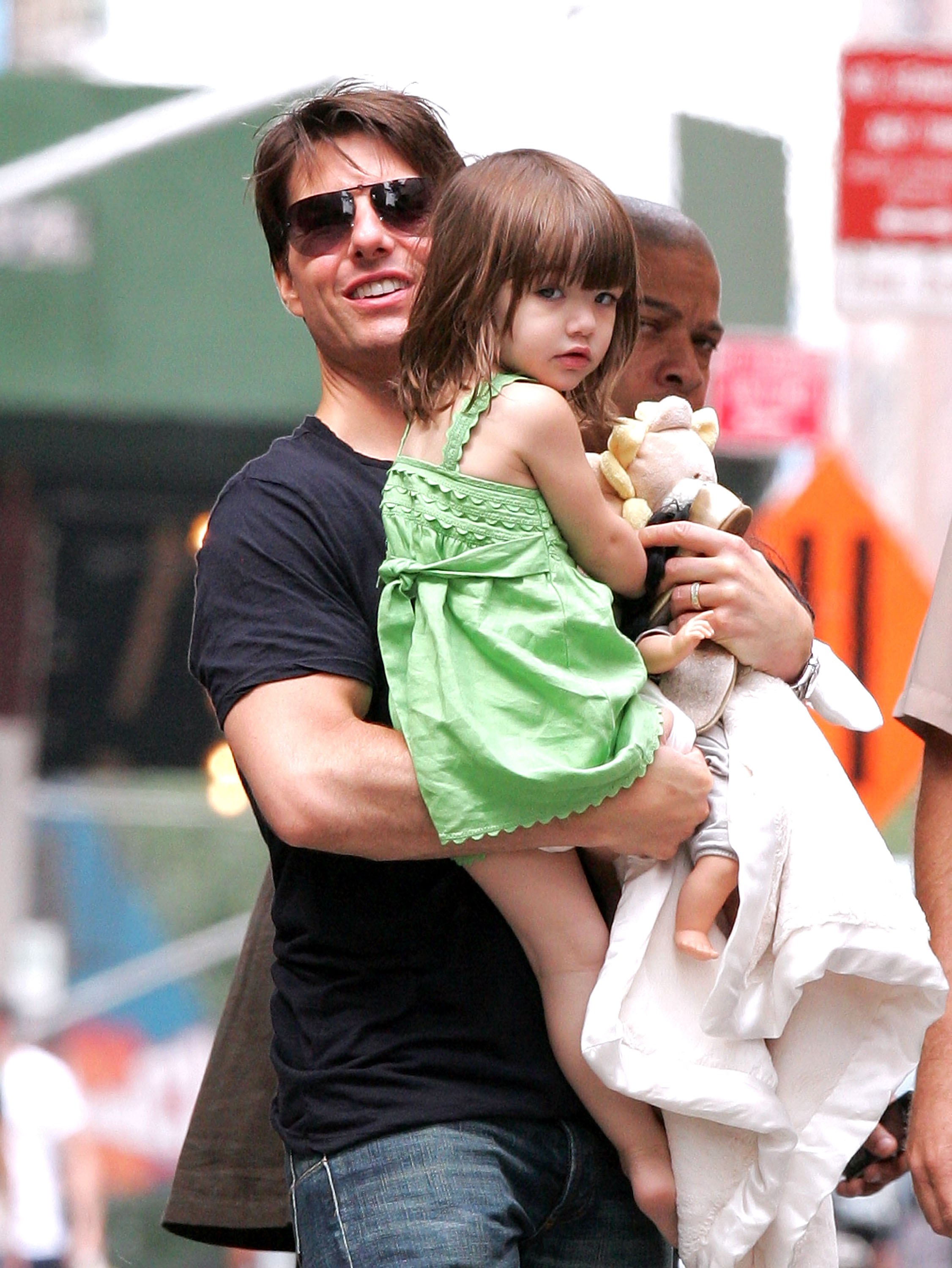 does tom cruise see his daughter suri