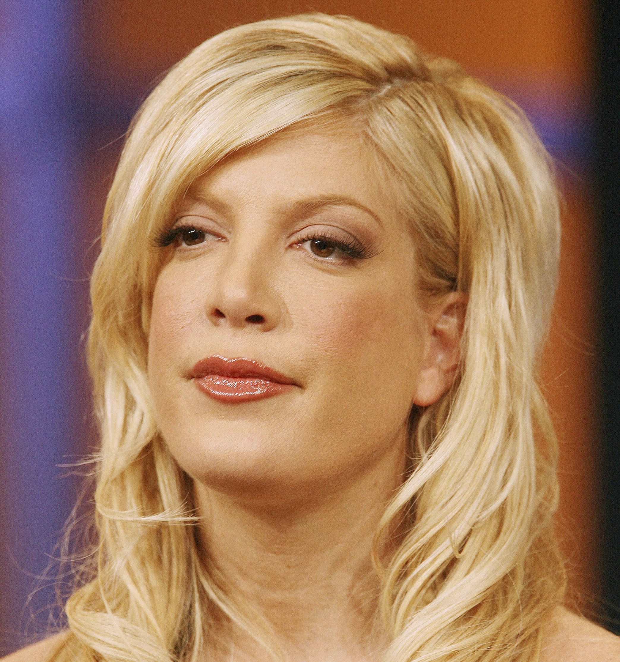 Has Tori Spelling Gotten Plastic Surgery See Her Before And After Pics 