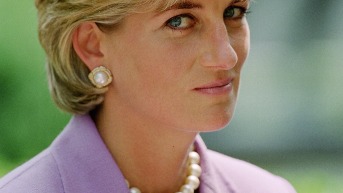 Harrods to Remove Princess Diana and Dodi Al-Fayed Statue