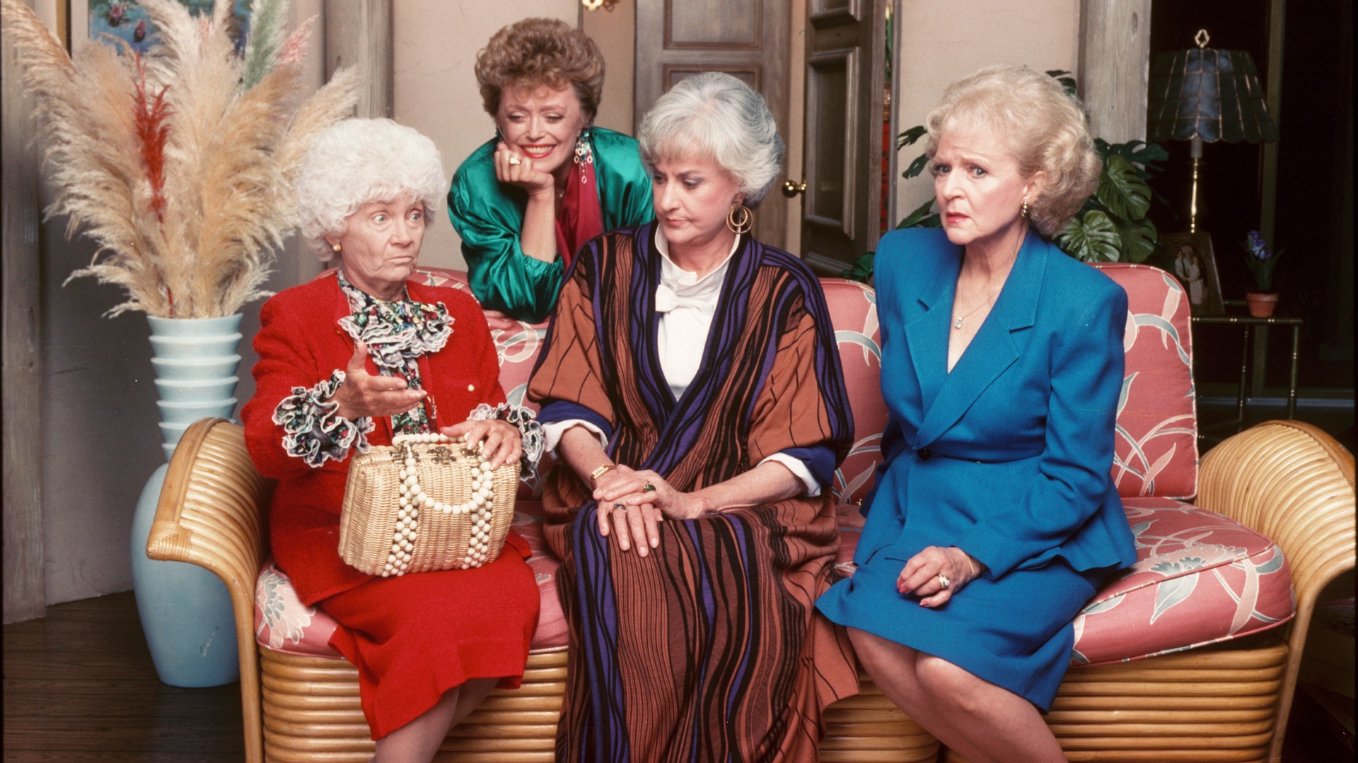 See The Most Iconic Tv Living Rooms Ever From The Golden Girls Friends