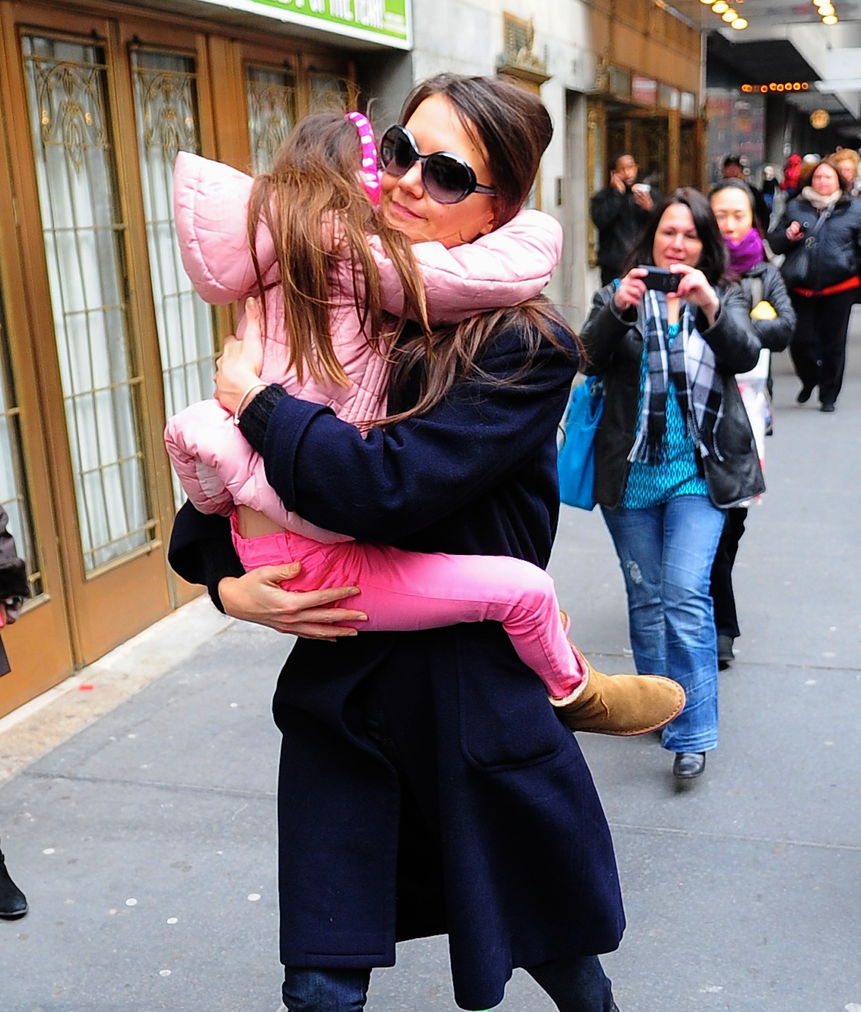 Katie Holmes Shares Rare Photo of Lookalike Daughter Suri Cruise on ...