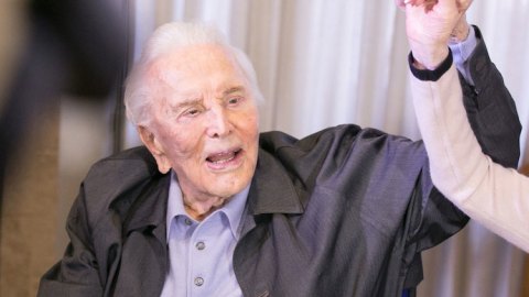 Kirk Douglas Health Update: Get the Latest on the Actor! | Closer Weekly