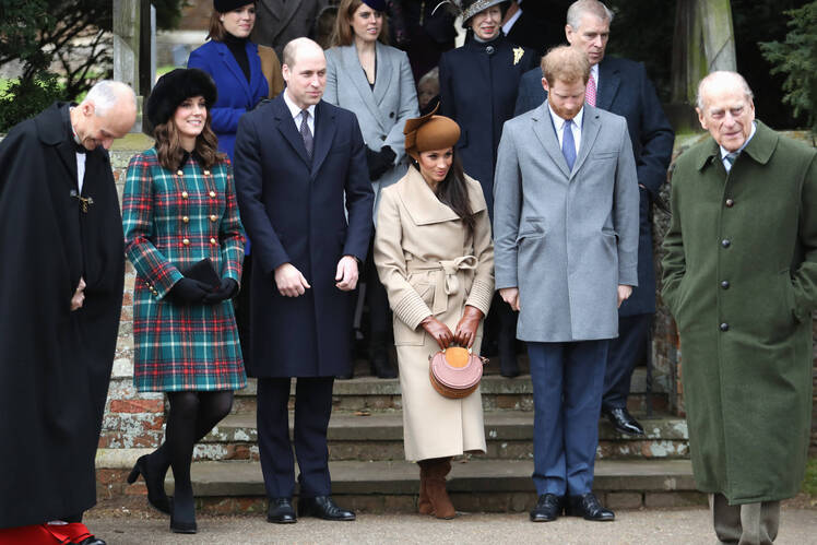 meghan markle curtsey getty images meghan markle curtsey getty images