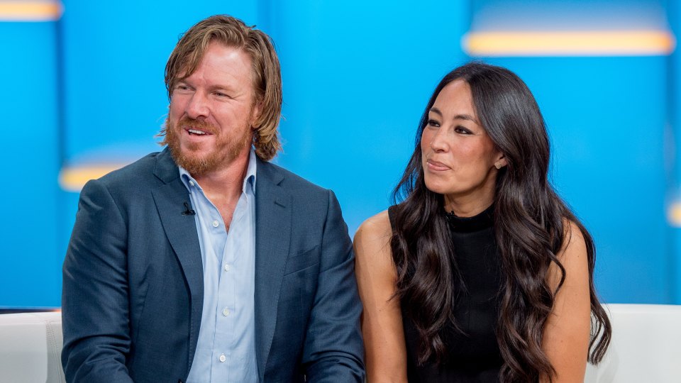 Pregnant Joanna Gaines Flaunts Her Baby Bump — See the Pics! | Closer ...