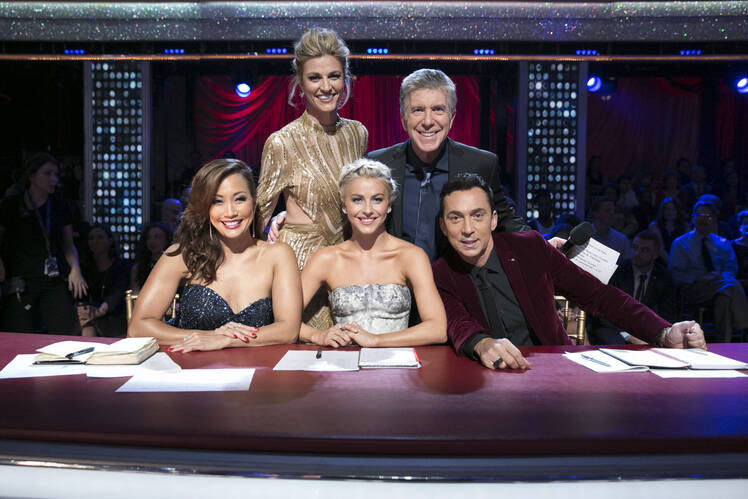 Julianne hough dancing with the stars returning