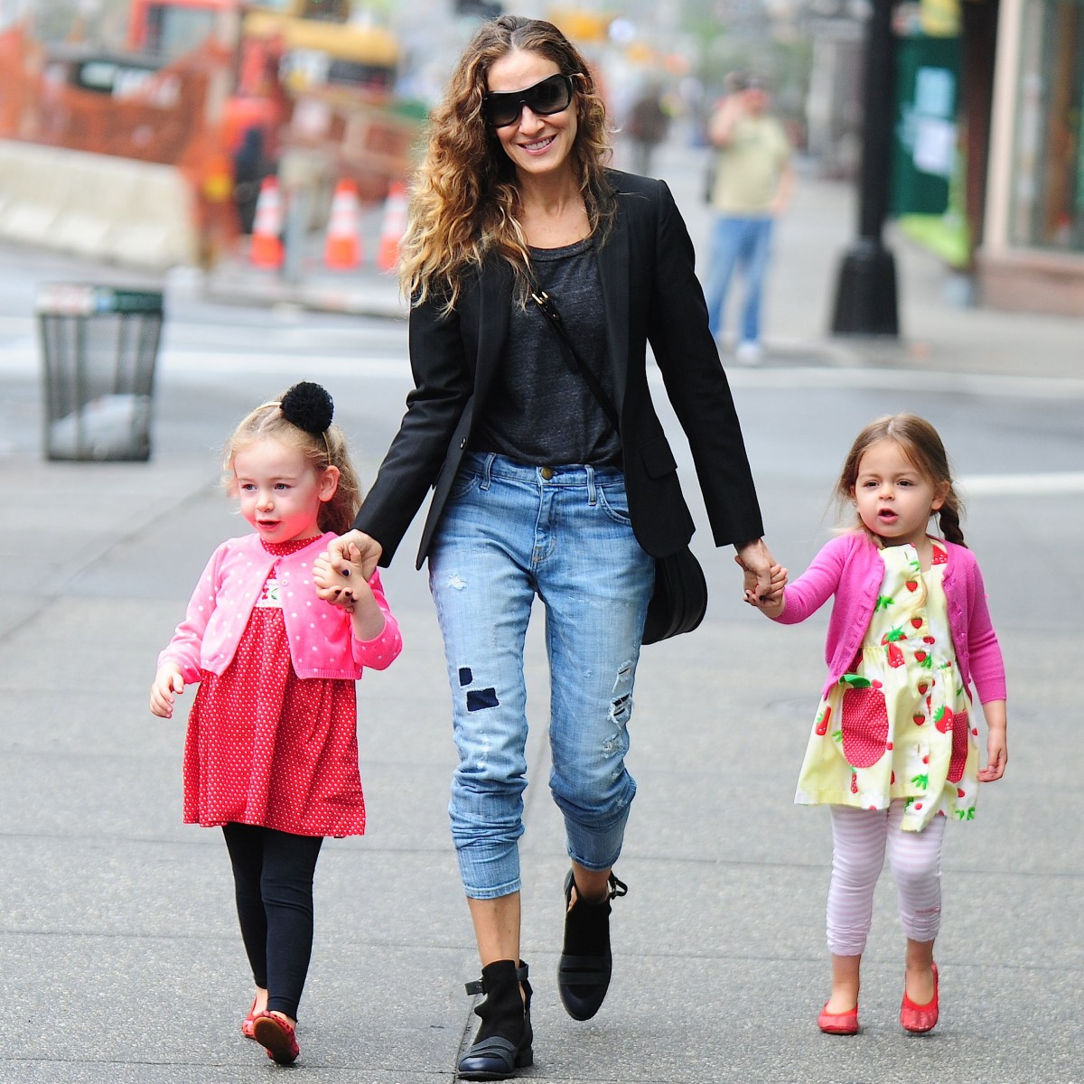 Matthew Broderick Steps Out With His And Sarah Jessica Parker S Twins See How Grown Up Marion And Tabitha Look