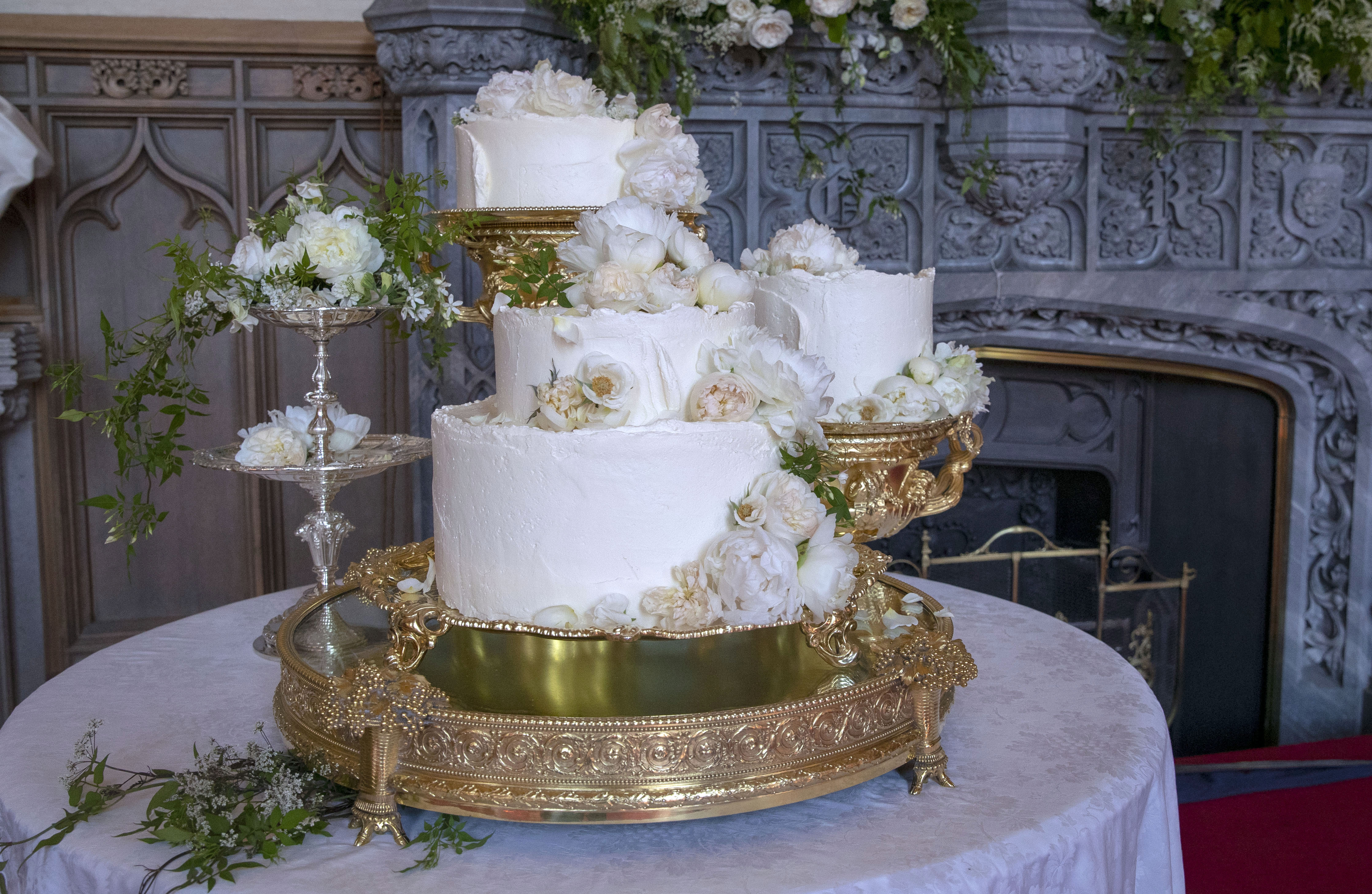 Prince Harry And Meghan Markles Wedding Cake Details On The Yummy Treat Closer Weekly 