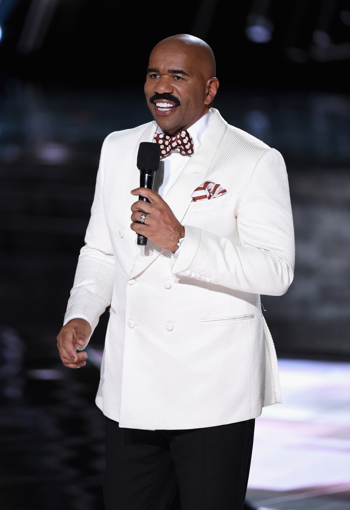 Steve Harvey Replaces His Signature Mustache With A ...