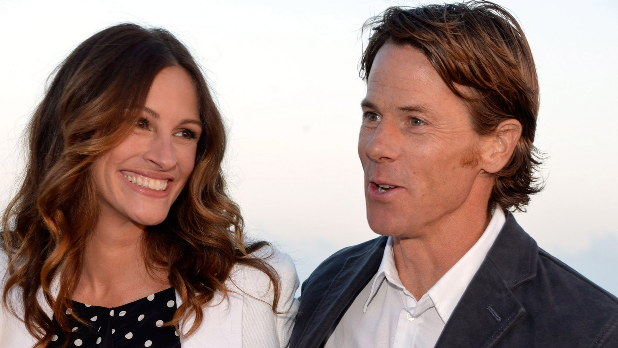 Julia Roberts Shares Rare Instagram Photo Of Herself Hugging Husband Danny Moder 