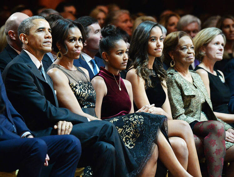 Malia Obama Asked Her Parents Barack And Michelle To 'Be Cool' On Her Prom Night Malia Obama Asked Her Parents Barack And Michelle To 'Be Cool' On Her Prom Night