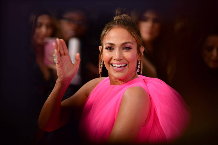 Jennifer Lopez's 'Second Act' Premiere Gown Is So Massive She Can Barely  Fit In Her Car  See The Funny Pic!