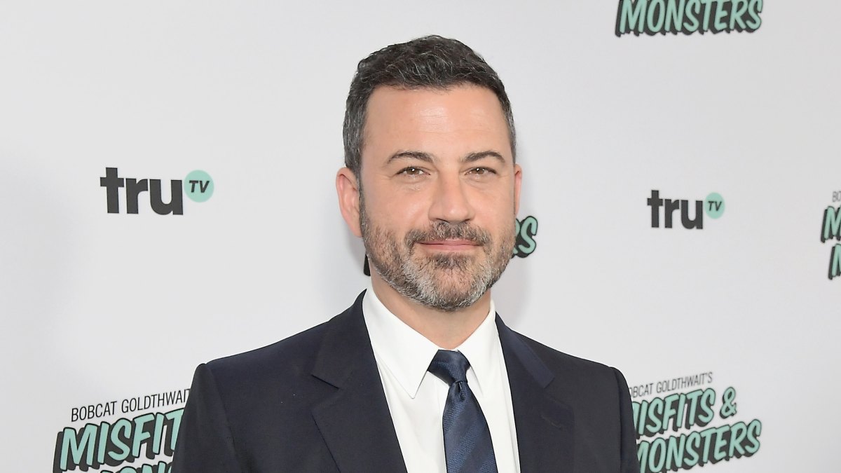 Jimmy Kimmel Says Getting His Toddlers To Smile For A Holiday Card Is ...