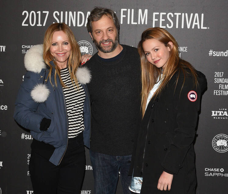 leslie-mann-family