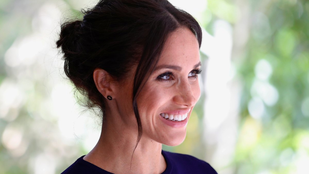 Angelina Jolie accessorizes her look with Princess Diana's