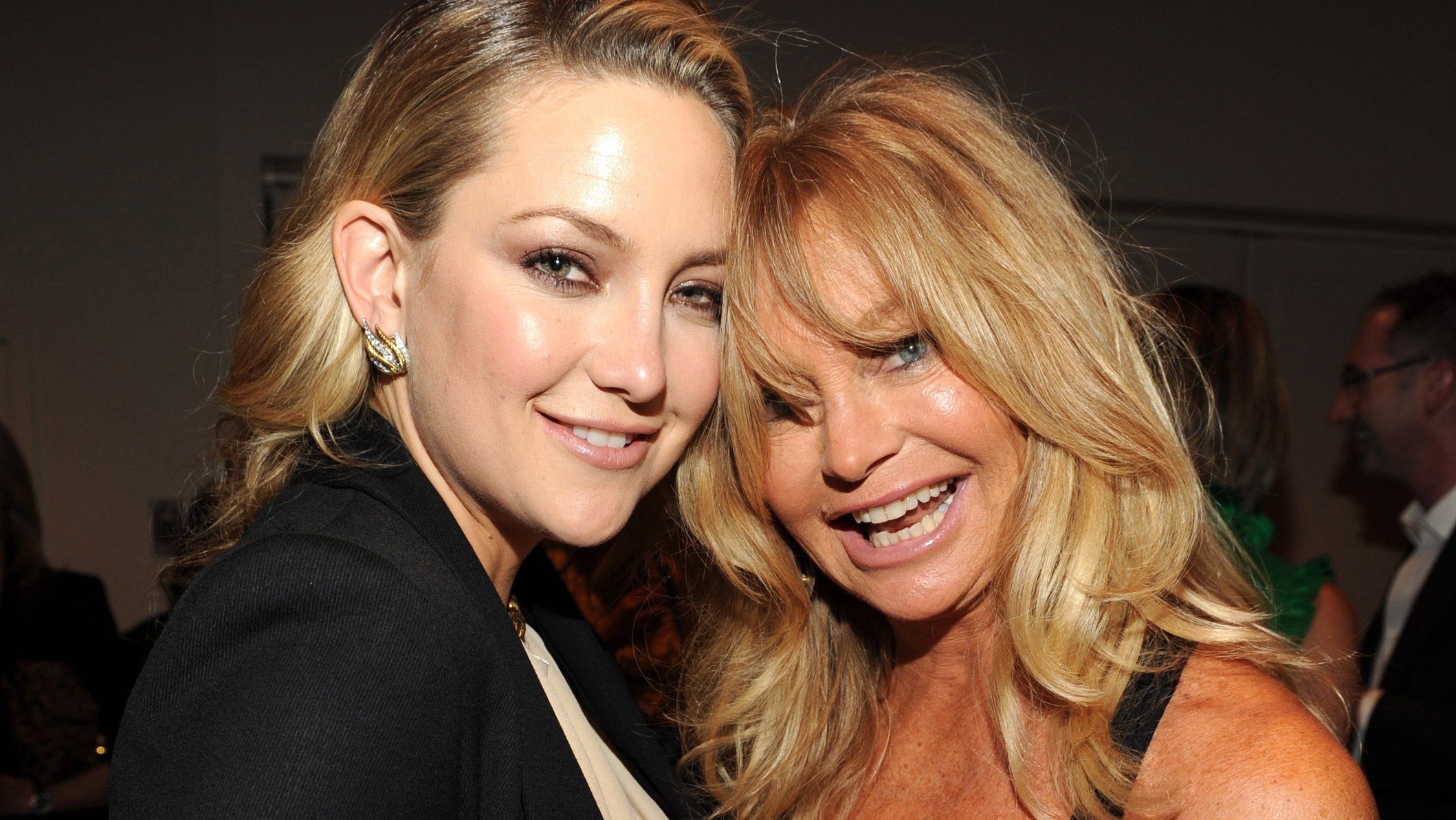 Look: Kate Hudson spends 42nd birthday with Goldie Hawn, other family 