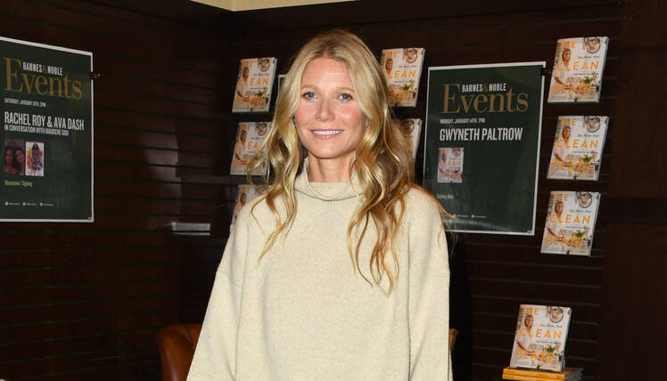 Gwyneth Paltrow Signs Copies Of Her New Book "The Clean Plate"