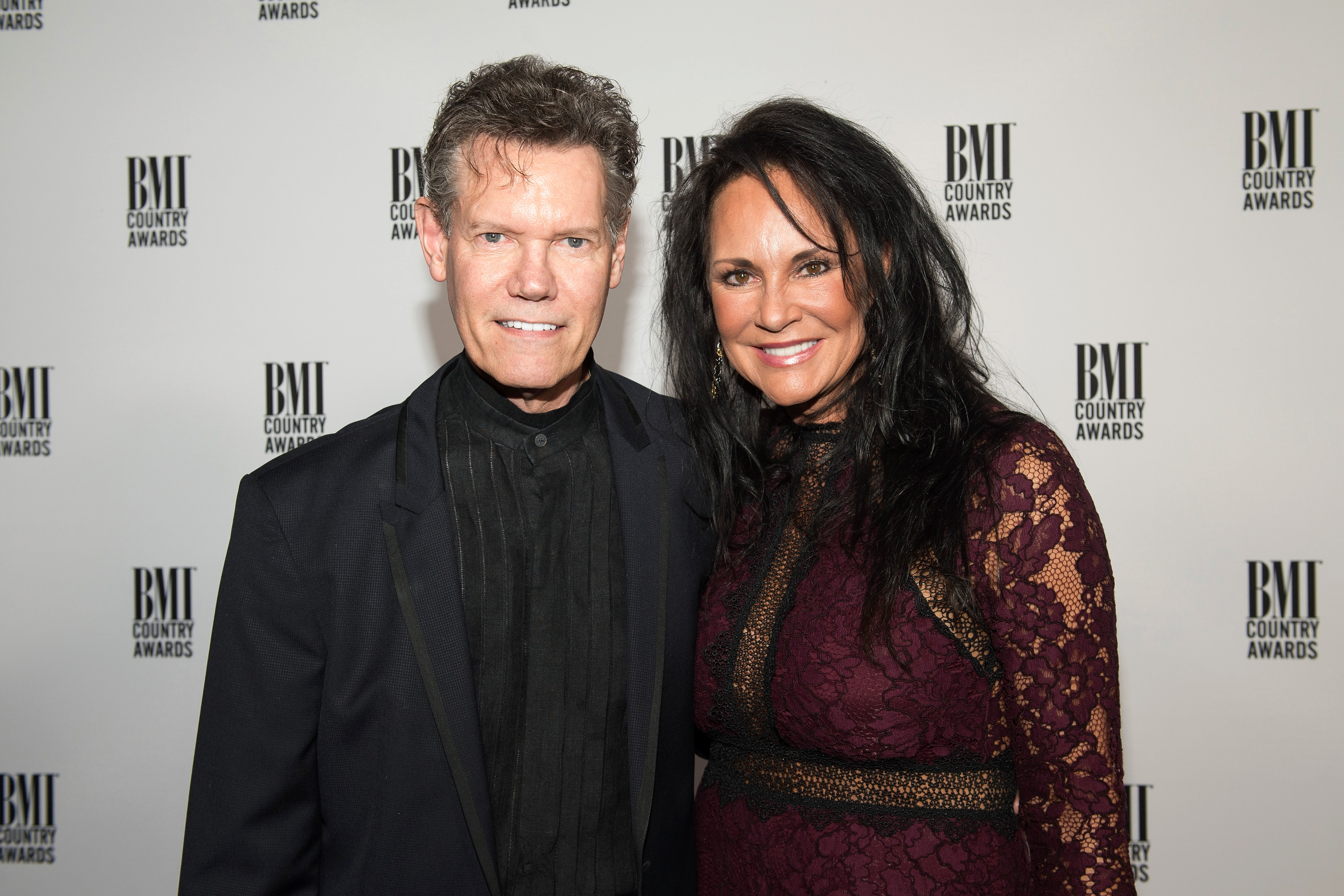 Flipboard Randy Travis Reveals His Wife Mary Davis ‘Refused to Give Up