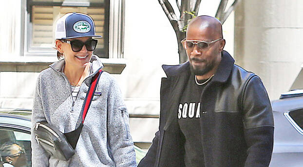 Jamie-Foxx-Katie-Holmes-Hold-Hands