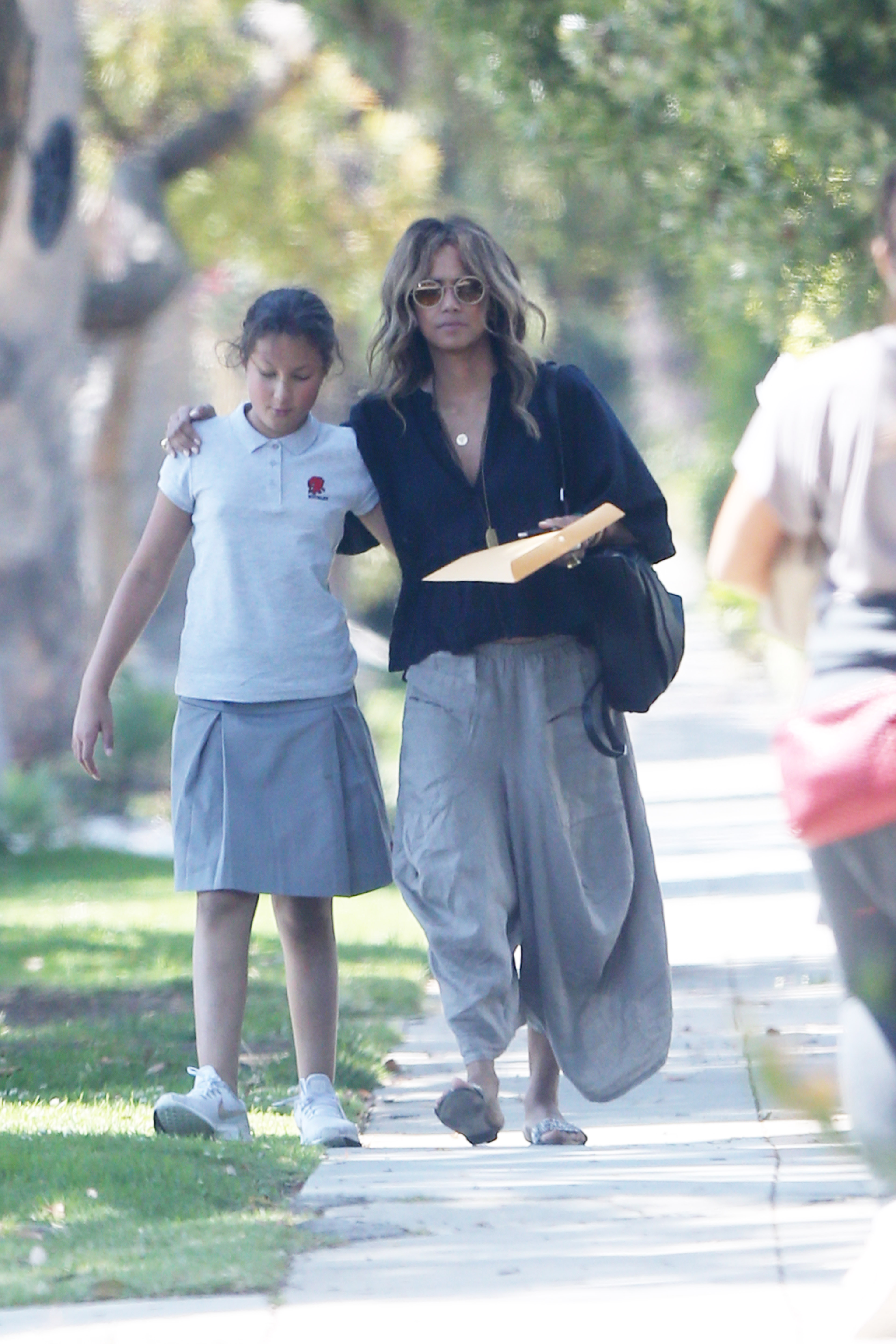 Halle Berry And Daughter Nahla Spotted After School Together Pics