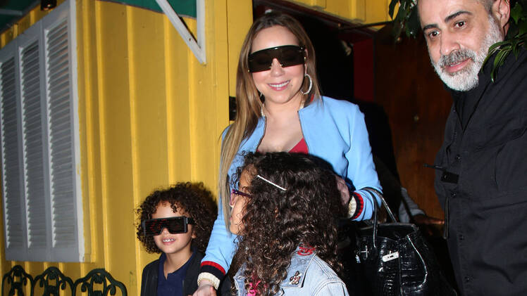 mariah-carey-kids-moraccan-monroe-leaving-italian-restaurant