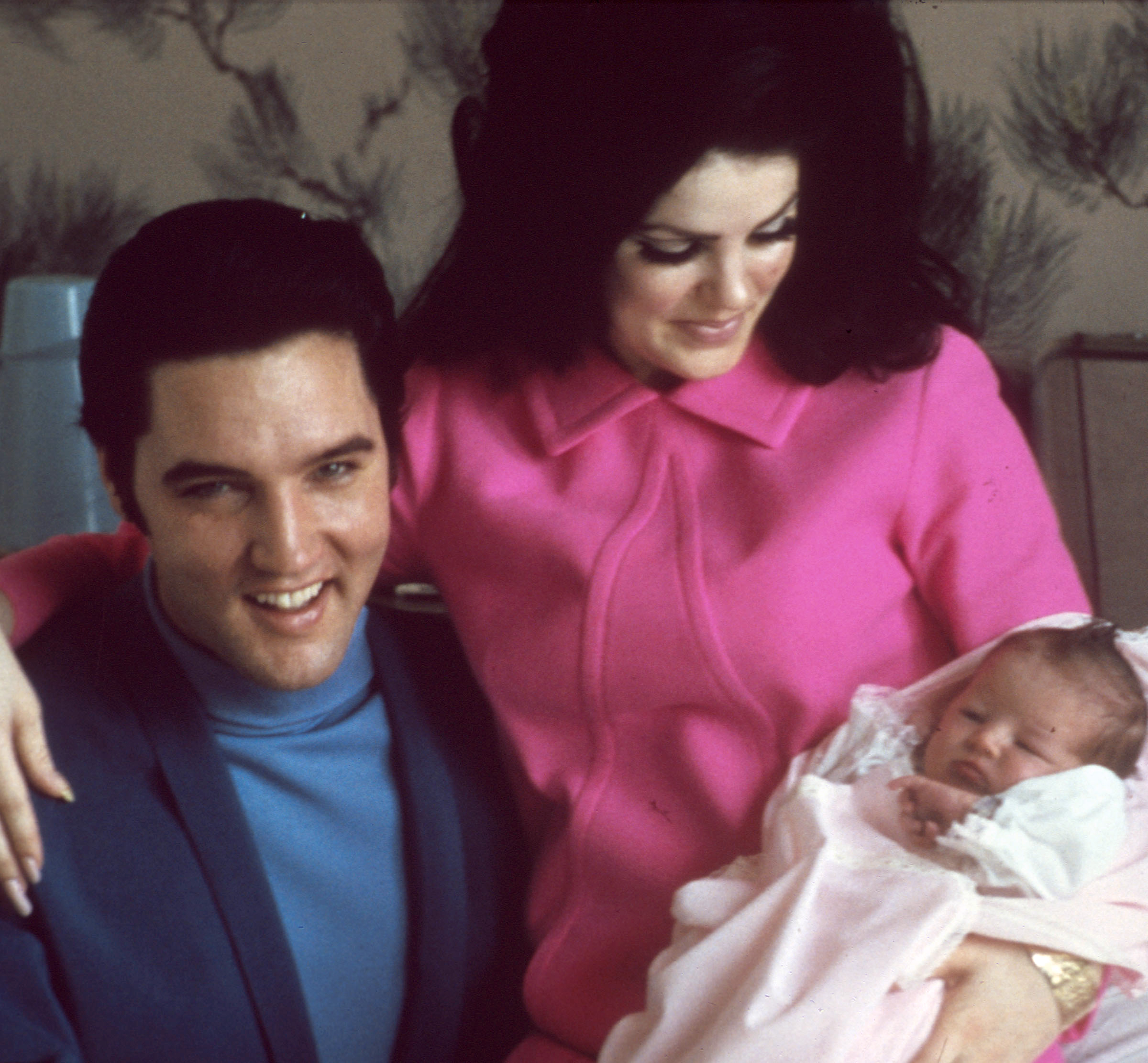 Priscilla Presley Didn't Like Wedding Dress She Wore to Marry