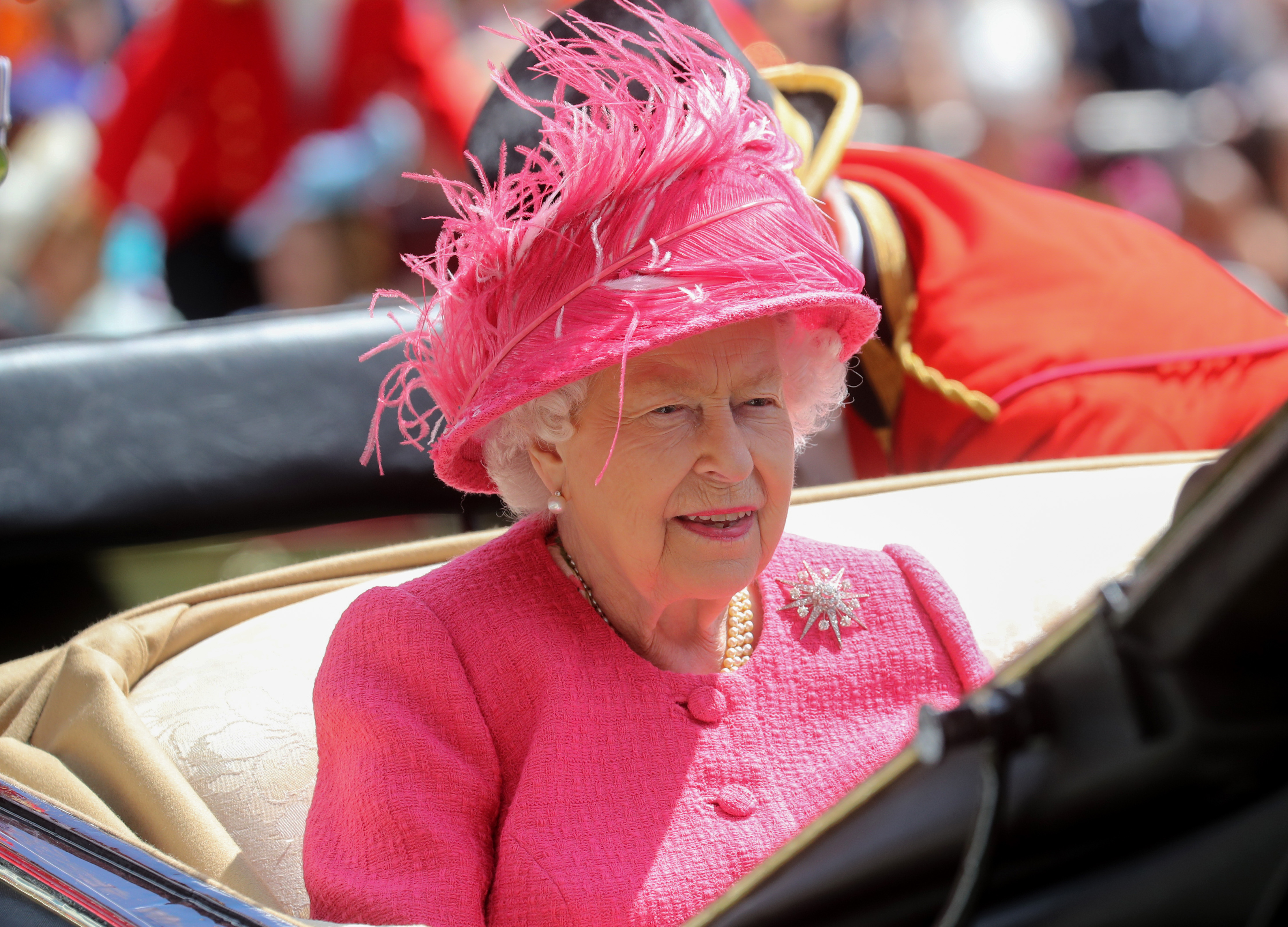 Queen Elizabeth Wears Gorgeous Pink Outfit For Royal Ascot Photos