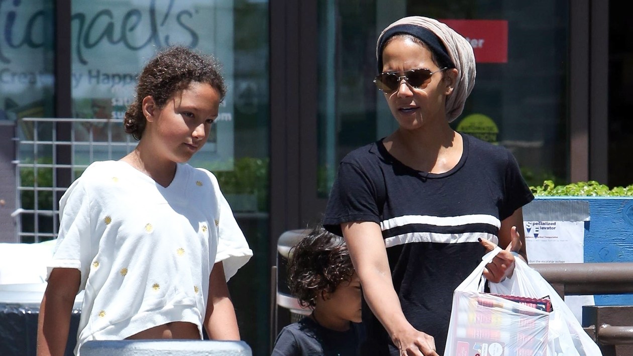 Halle Berry Grabs Food, Shops With Kids Maceo and Nahla Photos