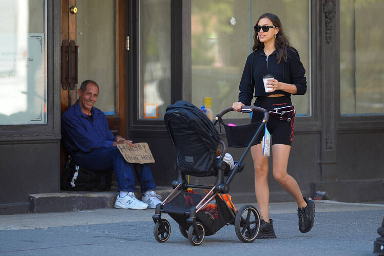 Irina Shayk strolling with her daughter, Lea, in NYC