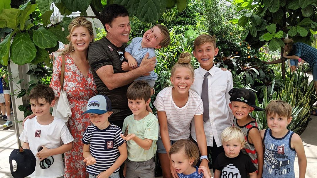 Donny Osmond Shares Photo With All 10 Grandkids And Wife Debbie   Donny Osmond Debbie Osmond Grandkids 