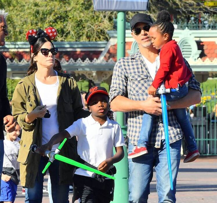 Bryan Randall with Sandra Bullock and kids
