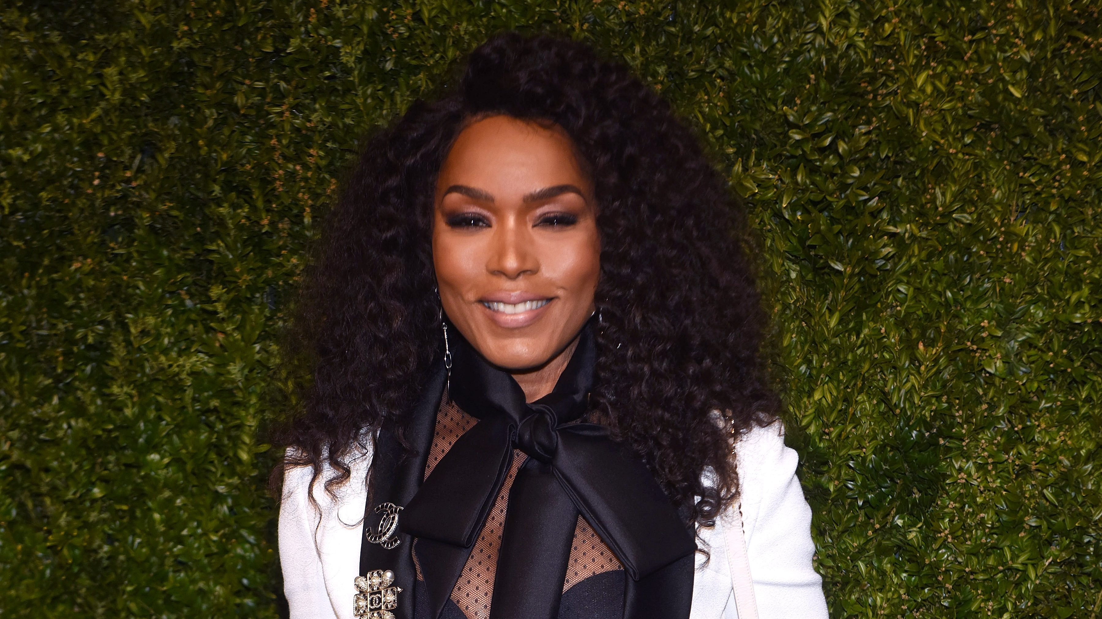 Angela Bassett Admits To Getting Botox Done It S No Surprise