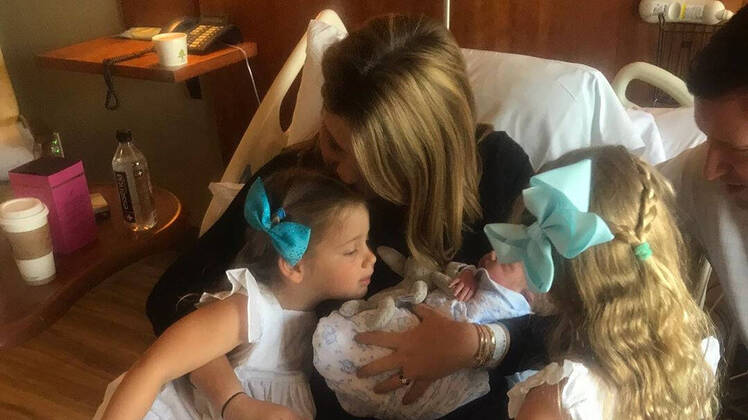 jenna-bush-hager-daughters-meet-baby-brother-birth4