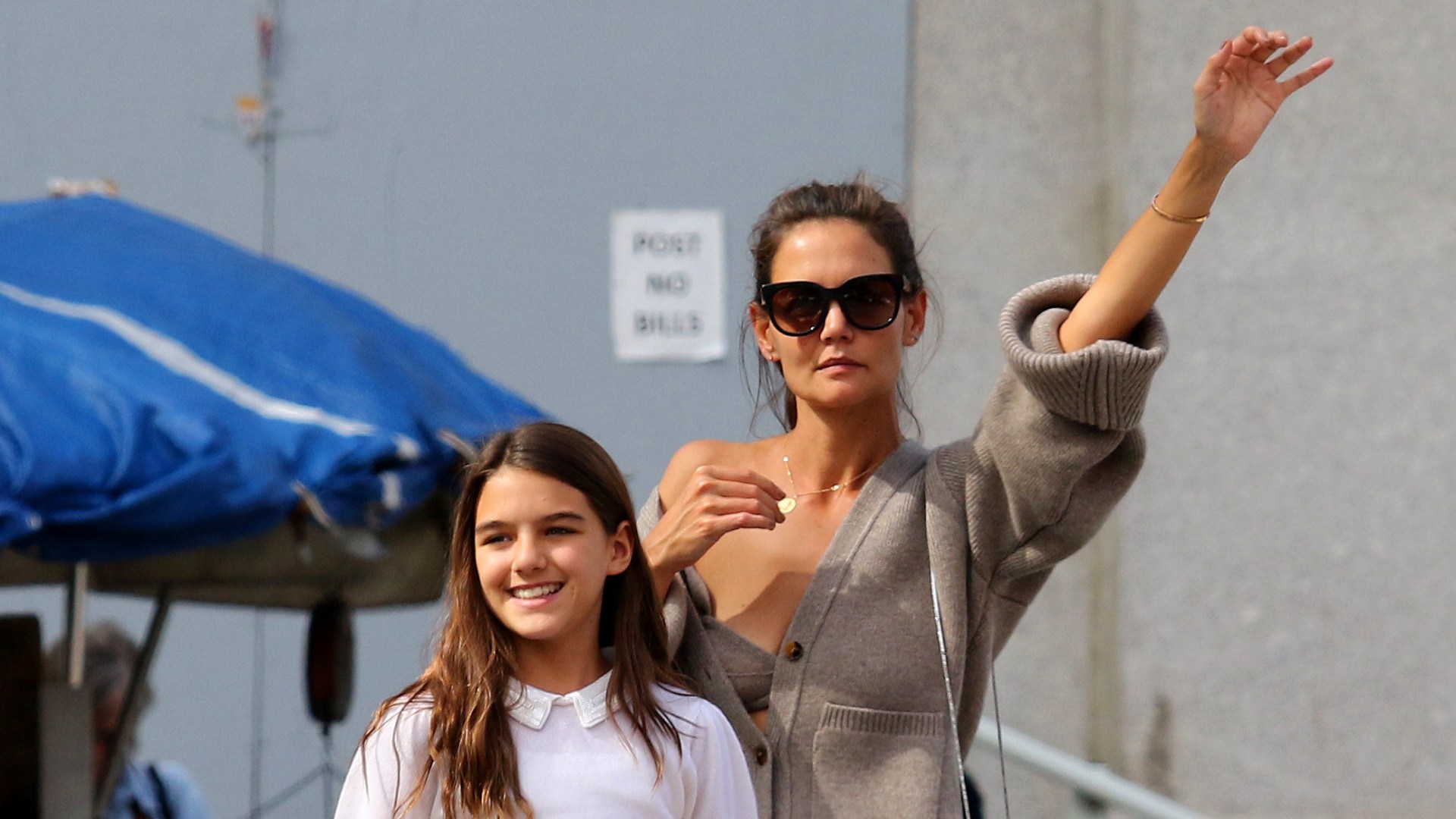 Katie Holmes And Daughter Suri Cruise Hail Cab In Nyc Photos 