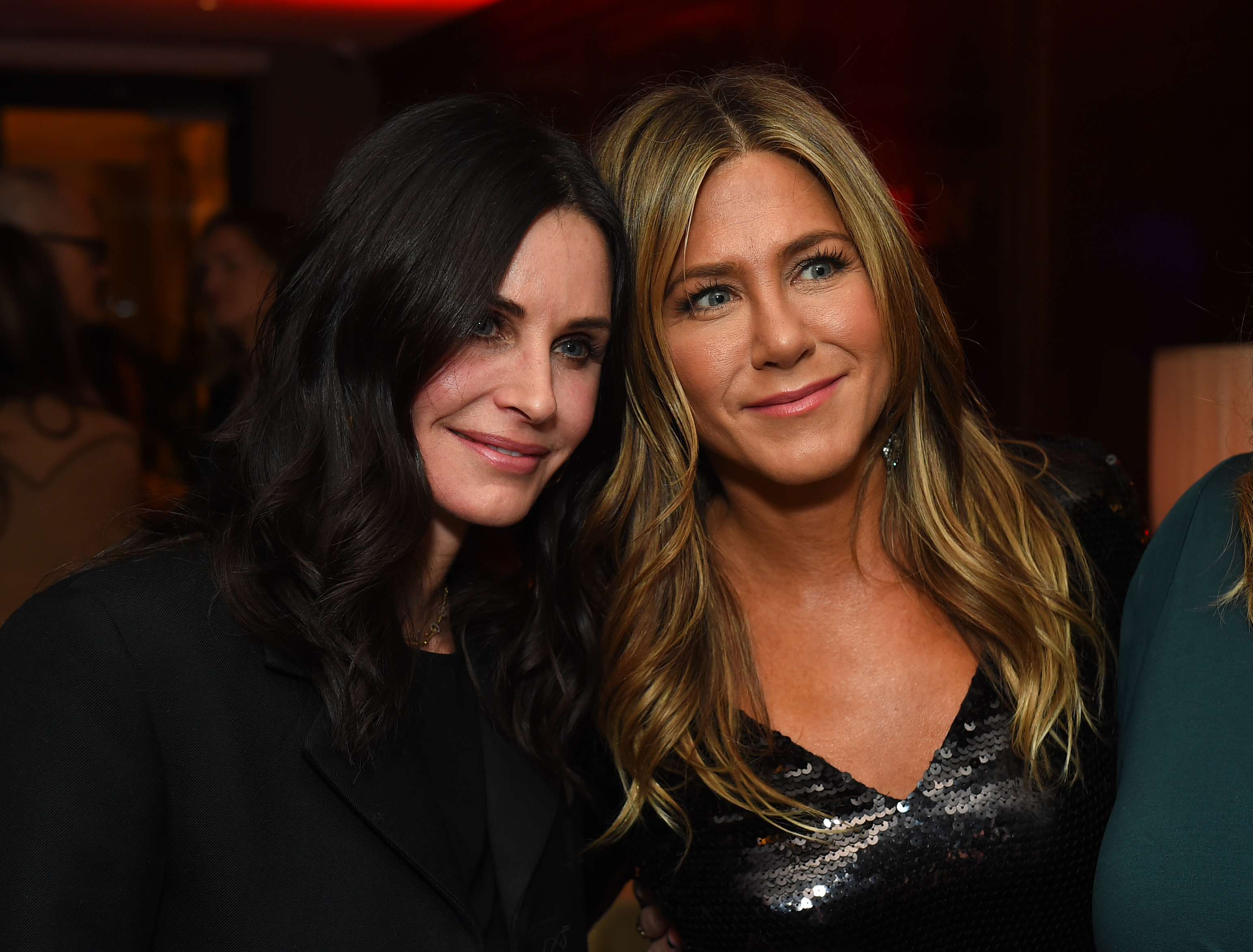 Courteney Cox Jennifer Aniston - Jennifer Aniston Revealed That the Entire 'Friends' Cast Reunited | Closer  Weekly