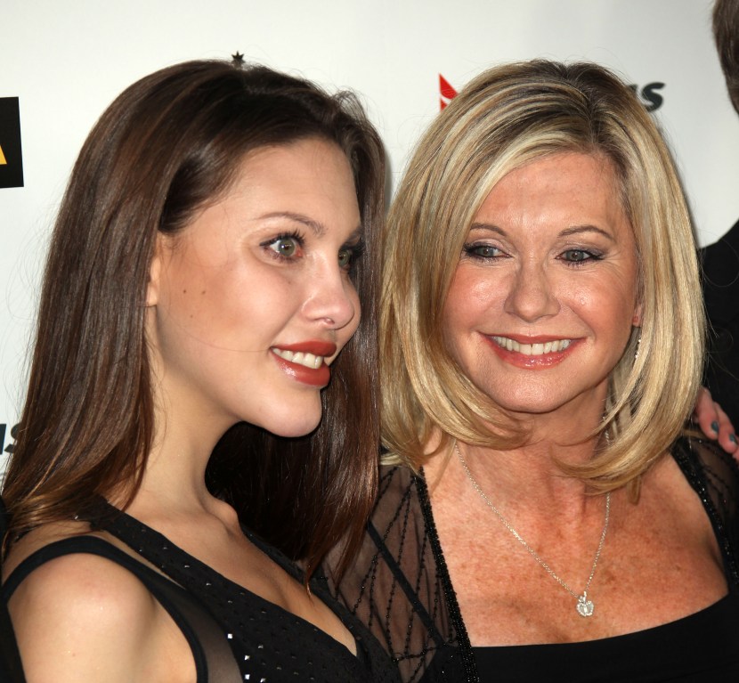 Olivia Newton John S Daughter Chloe Lattanzi Returns To