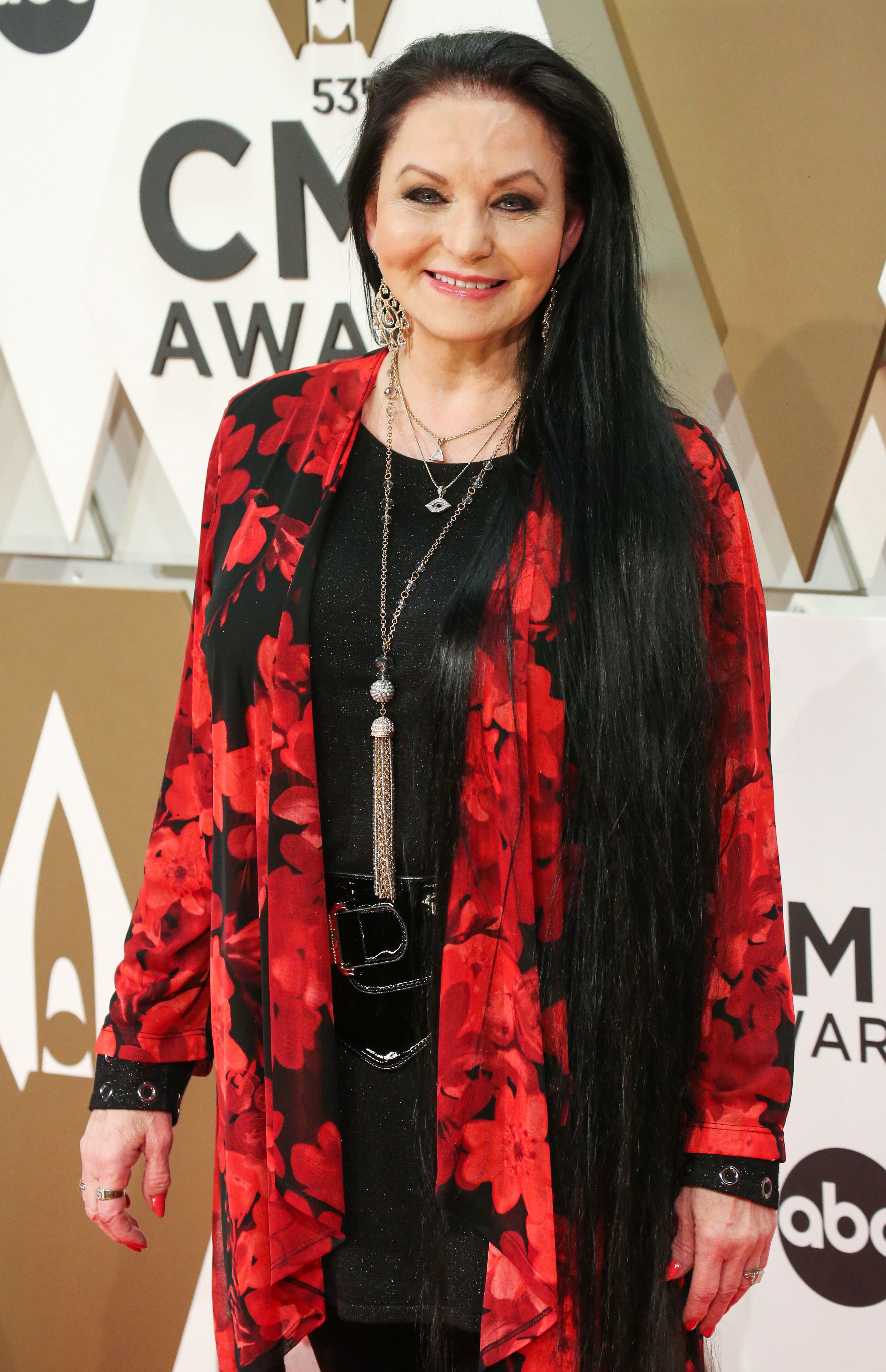 Crystal Gayle Reveals The Best Advice She Got From Loretta Lynn   Crystal Gayle 