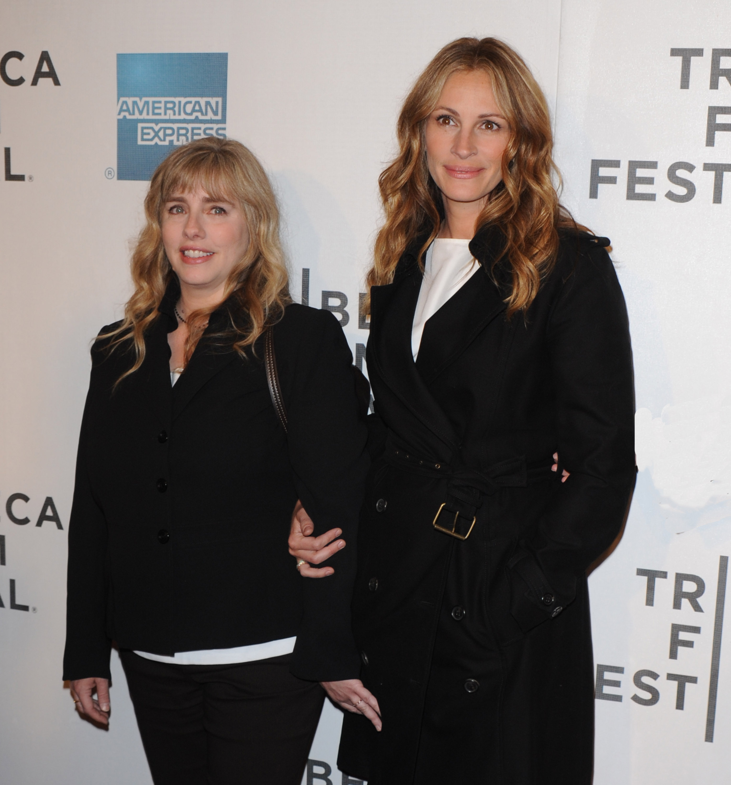 Julia Roberts Thinks 'of Kindness' When She Thinks of Sister Lisa