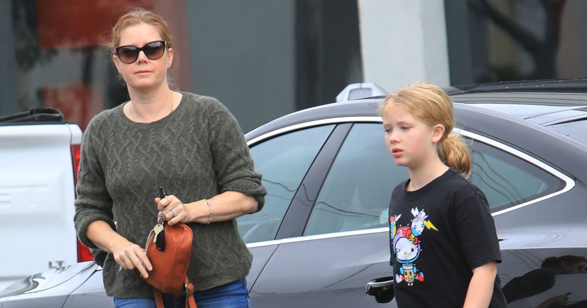 Amy Adams opts for a casual tee, jacket and leggings while