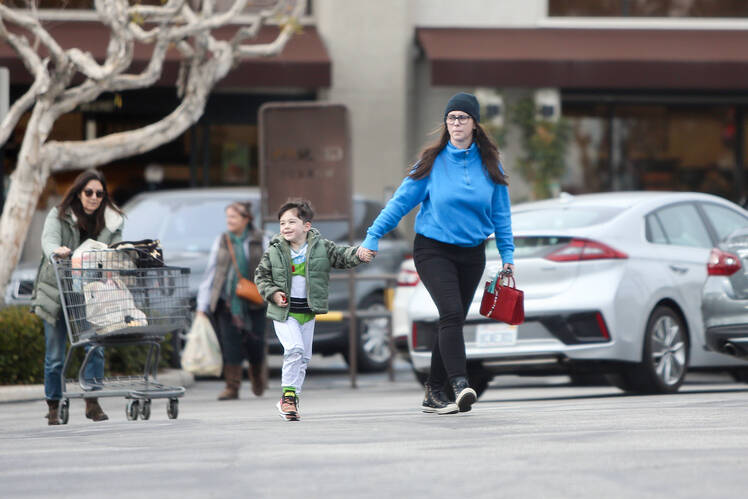 Jennifer Love Hewitt is seen makeup free with her youngest child, four-year-old son Atticus grocery shopping in Pacific Palisades.