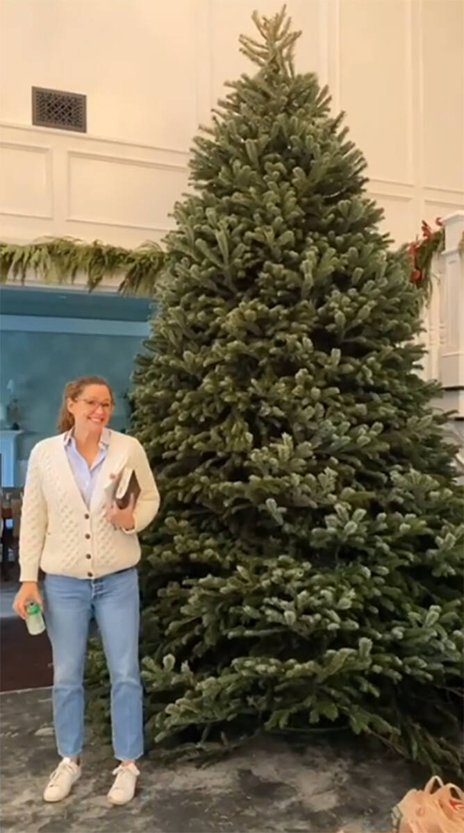Jennifer Garner Reveals the Christmas Tree She Picked Out With Ben Affleck Barely Fits in Her House