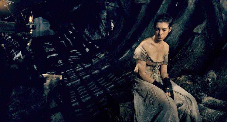Anne Hathaway Singing 'I Dreamed a Dream' as Fantine in 'Les Misérables'