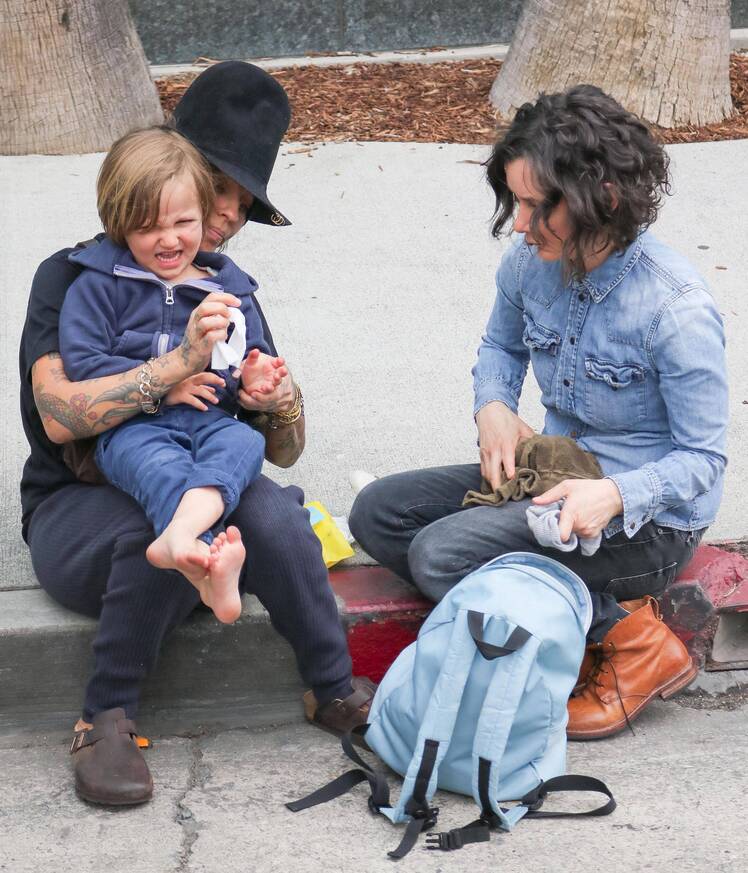 Sara Gilbert and Linda Perry Are ‘Trying’ to Make Their Split ‘Cordial’